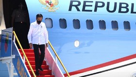Jokowi Tiba di Saudi, Bakal Temui Pangeran MbS