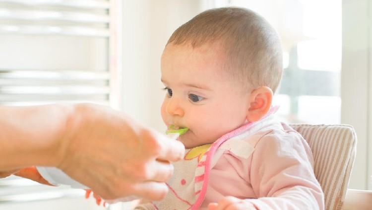 mpasi weaning feed newborn food habit