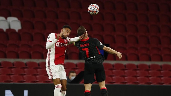 Liverpool unggul atas Ajax Amsterdam di babak pertama pertandingan Liga Champions Grup D, Kamis (22/10) dini hari waktu Indonesia.