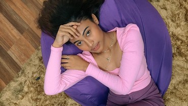 Lirik Lagu Ingin Jatuh Cinta - Novia Bachmid