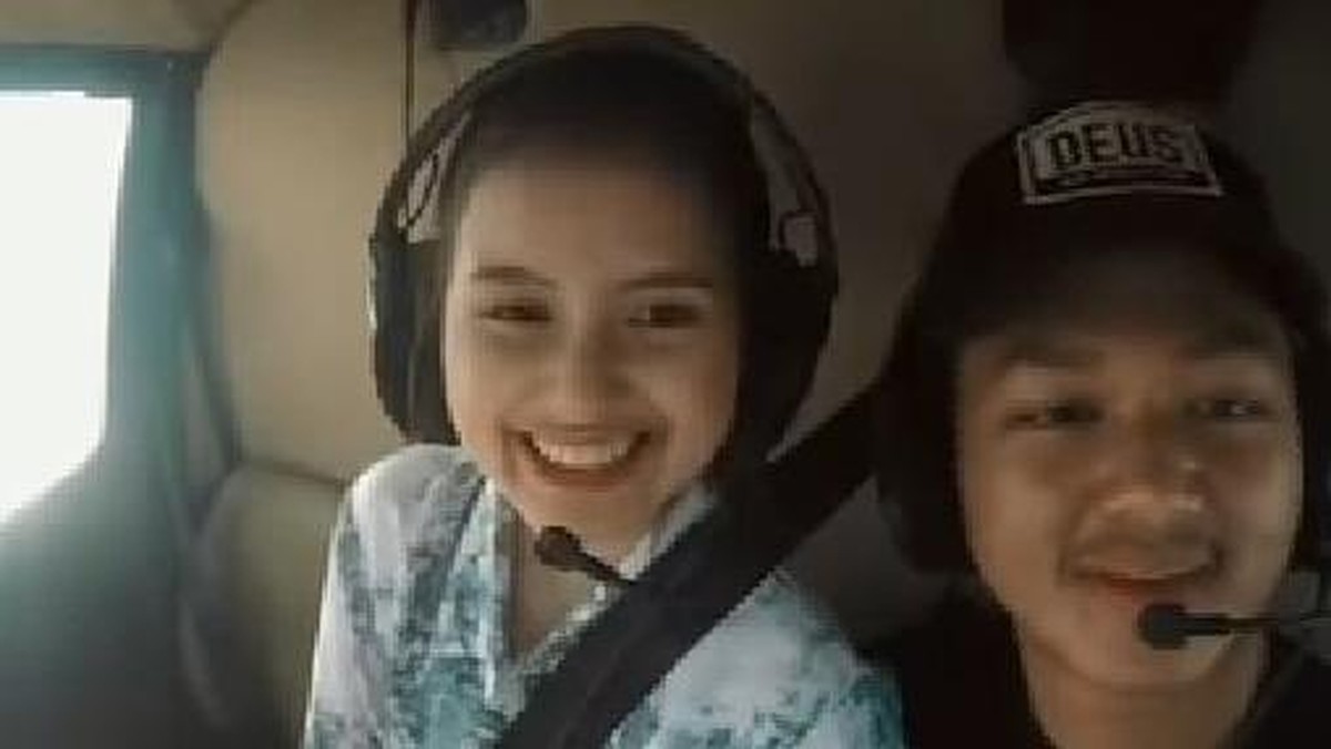 Pacaran Beda Agama&comma; Ini 7 Foto Pacar Azriel Hermansyah