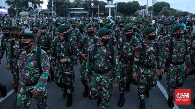 Kapendam Jaya Letkol Arh Herwin Budi Saputra mengatakan penerjunan pasukan itu berdasarkan permintaan pihak Polda Metro Jaya.