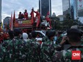 TNI Ikut Bantu Bubarkan Massa Aksi Omnibus Law di Jakarta