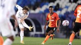 FOTO: Derita Real Madrid Dipecundangi Shakhtar Donetsk Real Madrid secara mengejutkan takluk 2-3 dari Shakhtar Donetsk pada laga pertama Grup B Liga Champions di Stadion Alfredo di Stefano, Selasa (21/10).