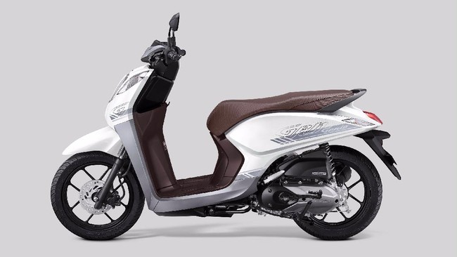 Pesaing Yamaha Mio, Honda Genio hadir dengan tampilan berbeda melalui striping dan warna baru.
