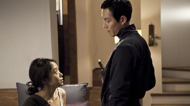 Apabila Indonesia memiliki film Inem Pelayan Seksi, maka Korea Selatan memiliki film The Housemaid.