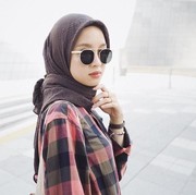 Tips Penting Pakai Hijab dengan Kacamata Agar Tetap Kece dan Nyaman