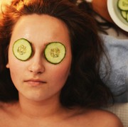 4 Kandungan Skincare untuk Atasi Kantung Mata