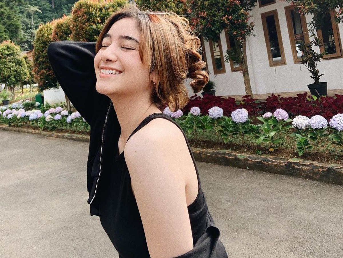 7 Foto Dannia Salsabilla yang Jadi Idaman Pria & Bikin Iri Wanita