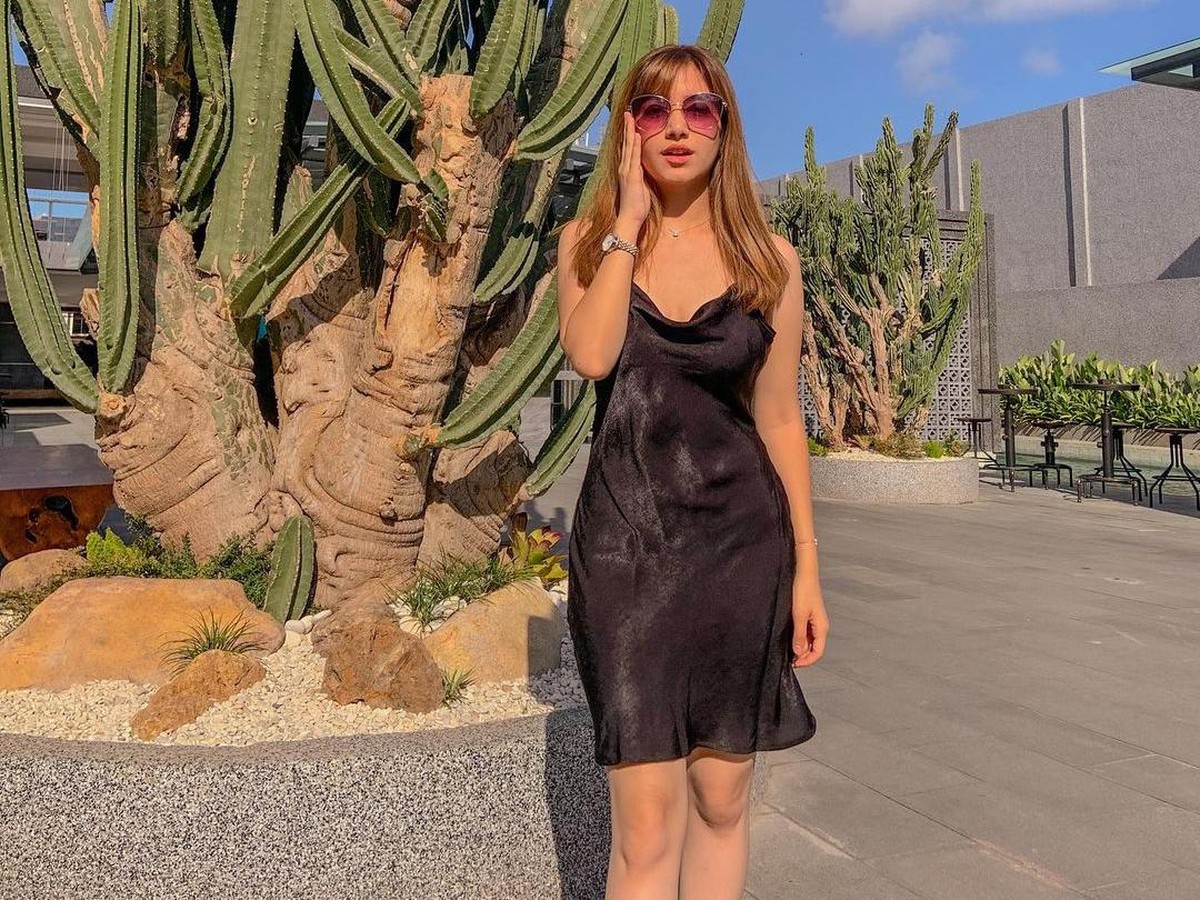 7 Foto Dannia Salsabilla yang Jadi Idaman Pria & Bikin Iri Wanita