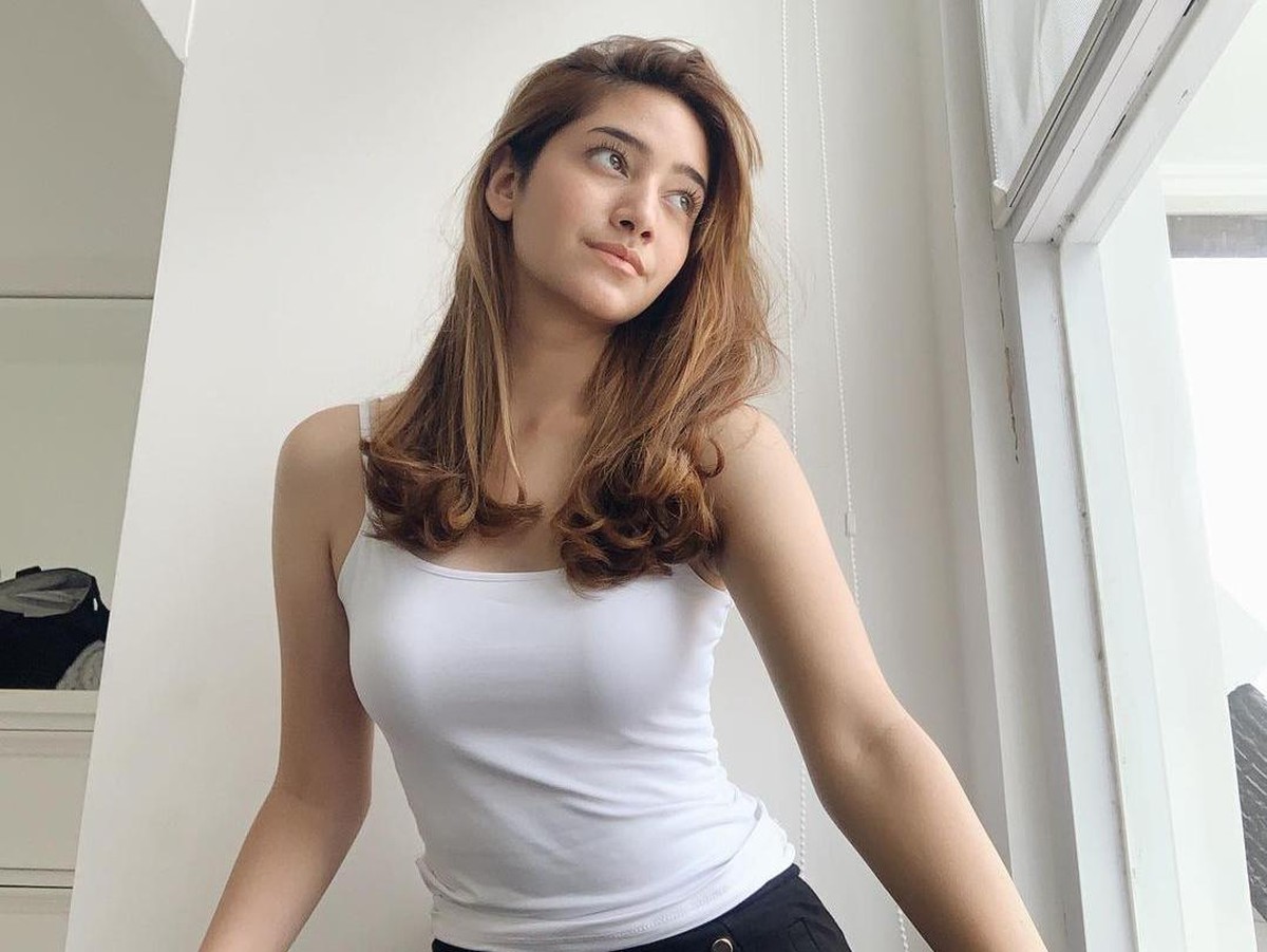 7 Foto Dannia Salsabilla yang Jadi Idaman Pria & Bikin Iri Wanita