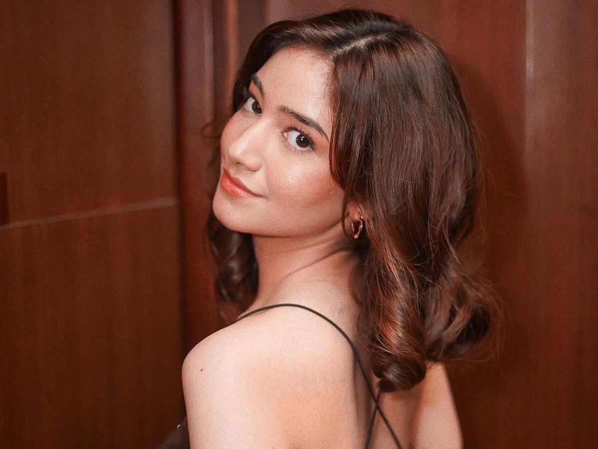7 Foto Dannia Salsabilla yang Jadi Idaman Pria & Bikin Iri Wanita