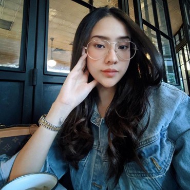 Pakai Baju Menerawang, Anya Geraldine Bikin Netizen Riuh