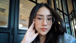 Pakai Baju Menerawang, Anya Geraldine Bikin Netizen Riuh