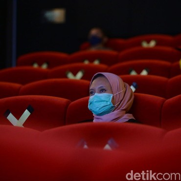 Selain Jaga Jarak, Nonton Film di Bioskop Tak Boleh Bawa Makanan