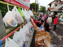 Menanggung Derita Bersama, Rasa Kebersamaan Itu Masih Ada