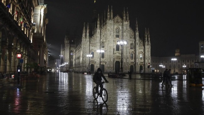 Seluruh bioskop, teater, tempat olahraga, dan kolam renang ditutup usai angka kasus Covid-19 di Italia menembus rekor.