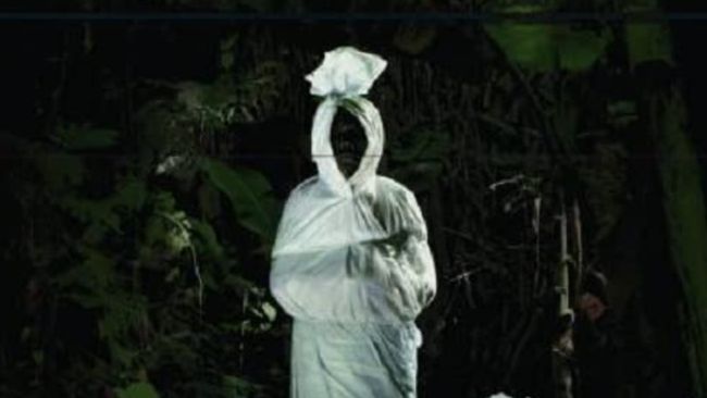 Berikut 8 film horor Indonesia dengan sosok hantu ikonik, mulai dari pocong, genderuwo, hingga sundel bolong yang dijamin bakal meneror malam Anda.