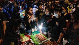 FOTO: Kala Street Food Ramaikan Aksi Demo Thailand