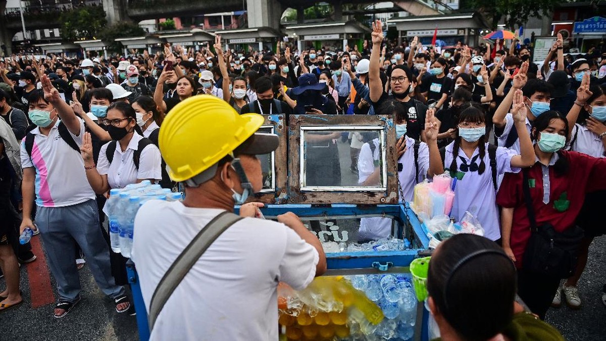 FOTO: Kala Street Food Ramaikan Aksi Demo Thailand