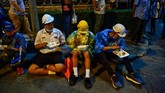 FOTO: Kala Street Food Ramaikan Aksi Demo Thailand Deretan pedagang kaki lima ramai menjajakan berbagai pilihan street food di tengah aksi unjuk rasa Thailand.