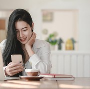 Ikuti 7 Tips Ini untuk Mengurangi Rasa Cemas Saat Mengirim Pesan ke Doi Kamu