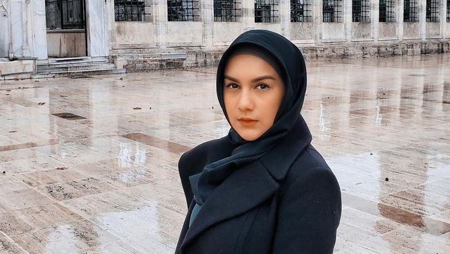 Irish Bella Tak Pakai Jilbab dengan Sinetron Baru Irish Bella Tak Pakai Jilbab dengan Sinetron Baru
