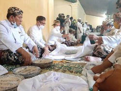 Jelang Maulid Nabi, Keraton Kasepuhan Cirebon Gelar Siraman Panjang