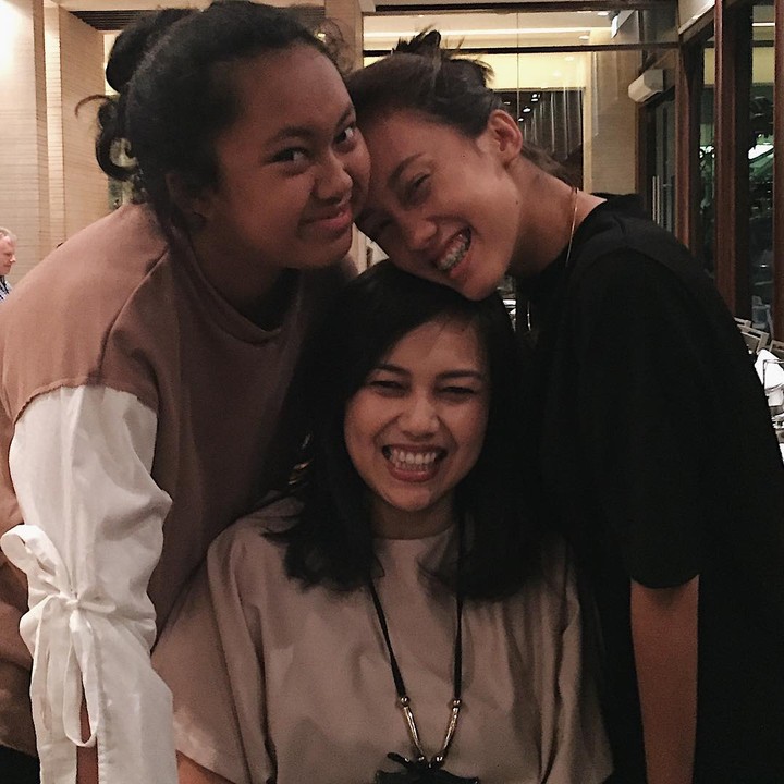 7 Potret Mantan Istri Tora Sudiro, Awet Muda & Bahagia Besarkan Dua