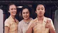 7 Potret Mantan Istri Tora Sudiro, Awet Muda &  Bahagia Besarkan Dua Putri