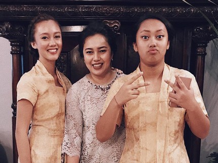 7 Potret Mantan Istri Tora Sudiro, Awet Muda &  Bahagia Besarkan Dua Putri