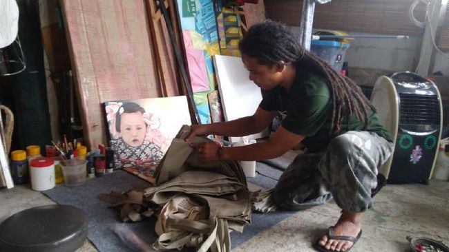 Clarine Winarta, siswi SMA di Jakarta terjun dalam bisnis kreatif untuk ikut membantu para pekerja seni di ibu kota terdampak Covid-19.