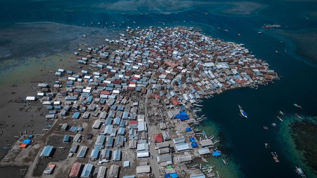 Pulau Bungin merupakan pemukiman terpadat di dunia yang secara administratif merupakan salah satu desa di Kabupaten Sumbawa, Nusa Tenggara Barat, Indonesia.