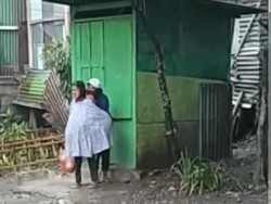 Viral Seorang Nenek Dipukuli Wanita Muda di Kota Malang