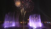 FOTO: Penampakan Air Mancur Terbesar di Dubai Air mancur bernama The Palm Fountain ini berada dekat Burj Khalifa.