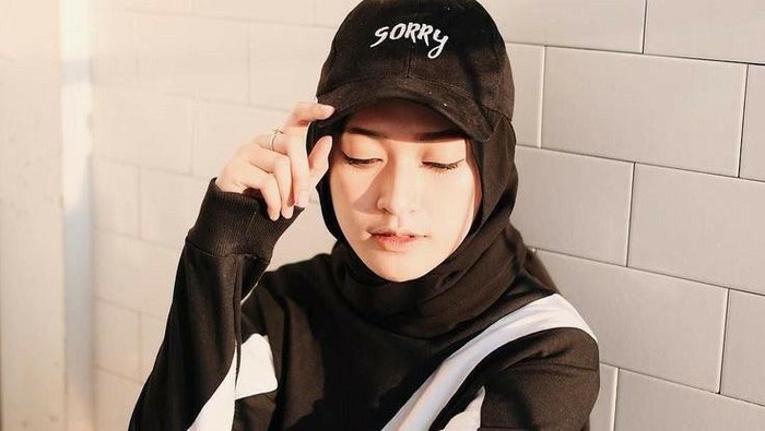 5 Rekomendasi Topi untuk Hijabers yang Bikin Kamu Keren dan Kekinian 5 Rekomendasi Topi untuk Hijabers yang Bikin Kamu Keren dan Kekinian