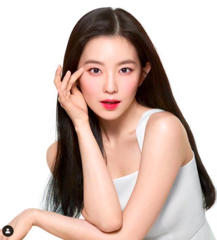 Cantiknya Irene ‘Red Velvet’ Saat Pose Bersama Minuman Favoritnya