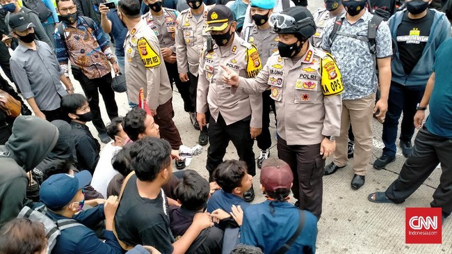 Polisi mengimbau massa demo 2 November tak terprovokasi kelompok yang ingin menciptakan kerusuhan agar demo tetap berjalan damai.
