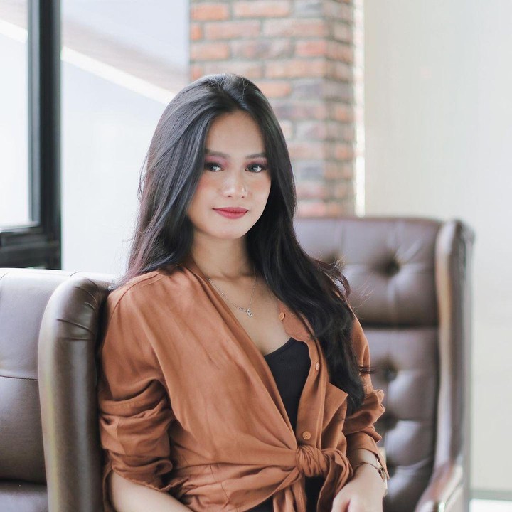 <p>Meski demikian, sebagai ibu, Elly Sugigi tetap menyayangi putrinya. (Foto: Instagram @ulfidmy)</p>