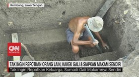 VIDEO: Tak Mau Repotkan Orang Lain, Kakek Gali Makam Sendiri