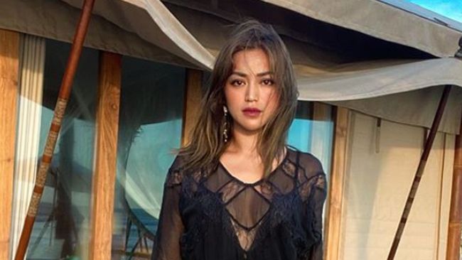 Jessica Iskandar Seksi Pakai Baju Transparan Vicky 