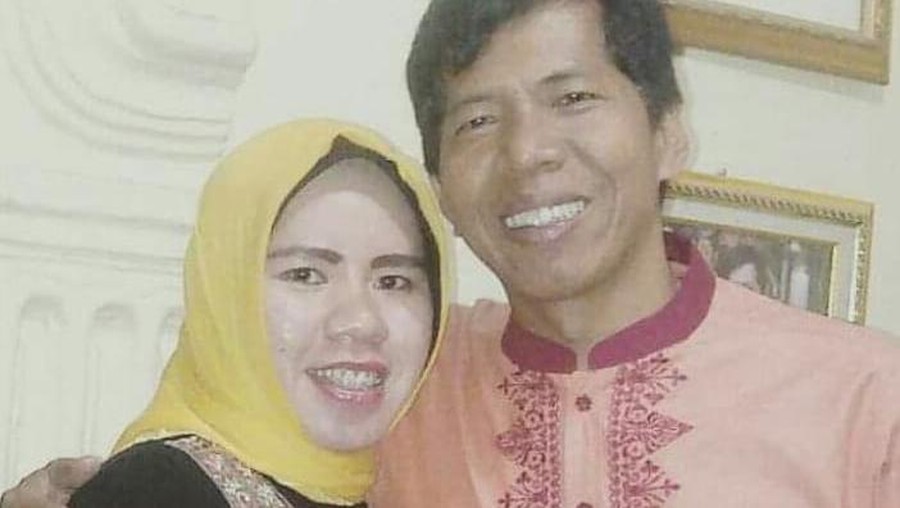 Kiwil menikah dengan istri pertamanya, Rohimah, pada 28 Februari 1998. (Foto: Instagram @rohimah_alli)