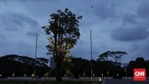 FOTO: Menikmati Solek Wajah Monas Senilai Rp50 Miliar Revitalisasi Monumen Nasional di Jakarta sempat menuai polemik kini sudah rampung digarap. Warga kini bisa melihat hasil perbaikan proyek senilai Rp50 miliar.