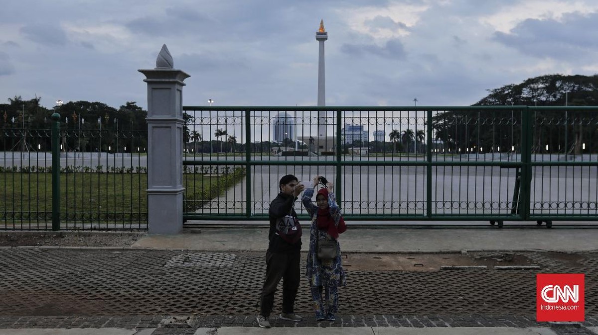 FOTO: Menikmati Solek Wajah Monas Senilai Rp50 Miliar