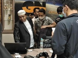 Kuasa Hukum Pertanyakan Status Tersangka Gus Nur