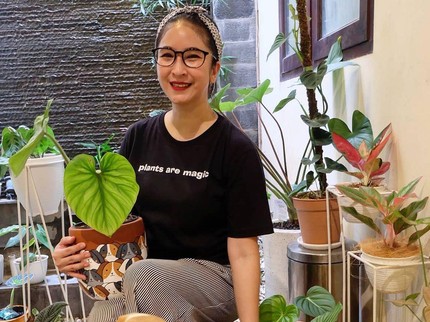 5 Artis Dibesarkan Ortu Beda Agama, Novita Angie Rayakan Lebaran dan Natal