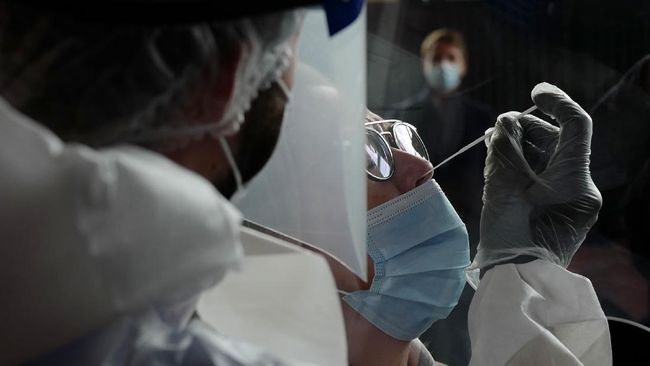 Vaksinolog dr. Dirga Rambe menyebut pasien sembuh Covid-19 bisa reinfeksi, untuk itu masyarakat diimbau berhati-hati dan tetap disiplin protokol kesehatan.