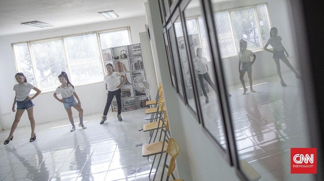 FOTO: Lenggak-lenggok di Sekolah Model Anak kala Pandemi