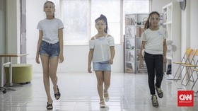 FOTO: Lenggak-lenggok di Sekolah Model Anak kala Pandemi