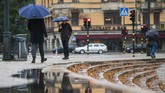 FOTO: Swedia Tetap Tolak Pakai Masker di Tengah Pandemi Pemerintah Swedia tetap tak merekomendasikan pemakaian masker ketika infeksi virus corona di negara tersebut terus meningkat.